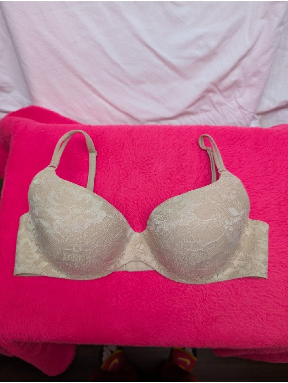 Victoria's Secret Angels Secret Embrace Lace Underwire Bra Beige Nude 34C Lined